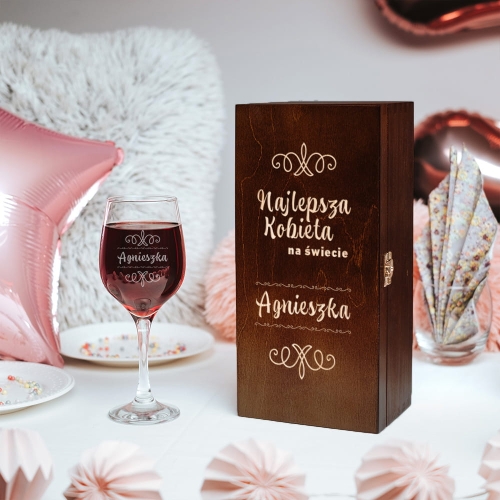 Kieliszek na wino z grawerem w skrzynce ciemny brąz prezent dla niej