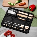 Zestaw akcesoriów do grilla w etui