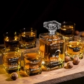 Kwadratowa karafka z grawerem i 6 szklanek do whisky, prezent dla taty