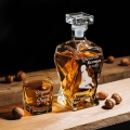 Karafka z grawerem i szklanka do whisky na kawalerski