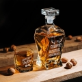 Karafka z grawerem i szklanka do whisky na kawalerski
