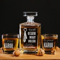 Karafka z  grawerem i 2 szklanki na whisky na wieczór kawalerski