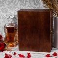 Karafka na whisky i szklanki w skrzynce z grawerem ciemny brąz