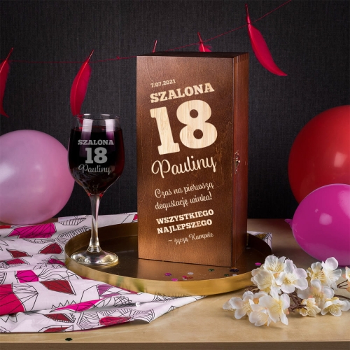 Kieliszek do Wina w Skrzynce z Grawerem - Prezent na 18 Urodziny rudy brąz ciemny brąz