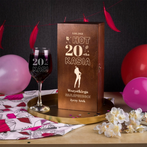 Kieliszek do Wina w Skrzynce z Grawerem - Prezent na 20 Urodziny dla niej ciemny brąz