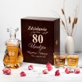 Karafka z Grawerem w Skrzynce i Szklanki Do Whisky - Prezent na 80 Urodziny ciemny brąz
