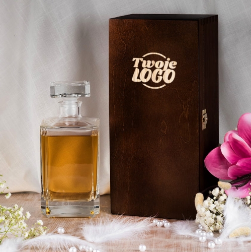 Karafka w Skrzynce z Grawerem - Prezent z Logo Firmy - Kwadratowa