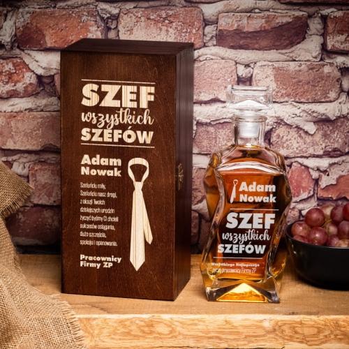 Karafka z Grawerem w Skrzynce - Prezent dla Szefa - Szef Wszystkich Szefów - Łamana ciemna