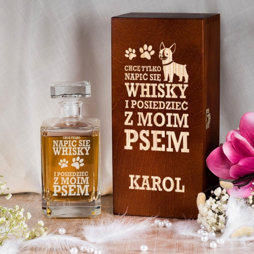 Karafka z Grawerem w Skrzynce - Prezent dla Miłośnika Psów - Chce Tylko Napić się Whisky