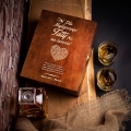 Karafka na whisky ze szklankami w skrzynce z grawerem ciemny brąz