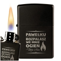 Zapalniczka Benzynowa z Grawerem dla Chłopaka - Prezent na Dzień Chłopaka - Rozpalasz We Mnie Ogień