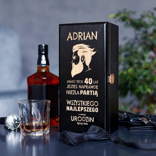 Skrzynka Czarna na Alkohol Na Urodziny - Prezent na Urodziny, Osiemnastkę - Mimo Lat
