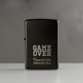 Zapalniczka Benzynowa z Grawerem - Prezent na Wieczór Kawalerski - Game Over