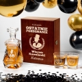 Karafka z Grawerem w Skrzynce i Szklanki Do Whisky - Prezent na Wieczór Kawalerski - Ostatnie Pożegnanie - Łamana