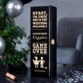 Skrzynka na Wino na Wieczór Kawalerski - Prezent dla Przyszłego Pana Młodego - Prezent na Wieczór Kawalerski - Game Over - Czarna