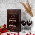 Kieliszki na wino w podwójnej skrzynce z grawerem dla Pary Młodej
wino w skrzynce na prezent
