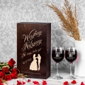 Kieliszki na wino w podwójnej skrzynce z grawerem dla Pary Młodej