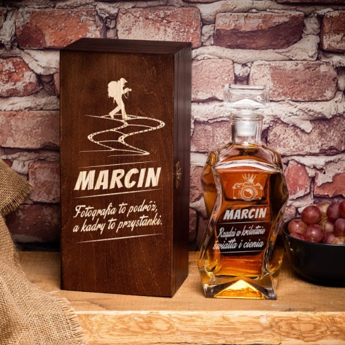 Karafka na Whisky w Skrzynce z Grawerem - Prezent dla Fotografa