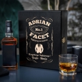 Zestaw Skrzynka na Whisky + Szklanka z Grawerem dla Faceta - Prezent dla Faceta - Prezent na Dzień Chłopaka - No. 1 Facet