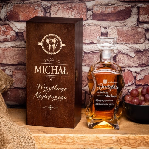 Karafka na Whisky w Skrzynce z Grawerem - Prezent dla Dentysty