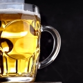 Kufel z Grawerem Do Piwa - Zestaw Prezentowy dla Dziadka - Prezent na Dzień Dziadka - Kufel + Podkładka + Otwieracz - Najlepszy Dziadek na Świecie