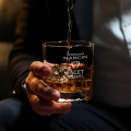 Szklanka do Whisky z Grawerem - Prezent na Dzień Chłopaka  - Zestaw Prezentowy dla Faceta - Szklanka + Karty do Gry + Kostki Chłodzące - Facet Idealny