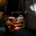 Szklanka do Whisky z Grawerem - Prezent na Dzień Chłopaka Walentynki  - Zestaw Prezentowy dla Faceta - Szklanka + Karty do Gry + Kostki Chłodzące - Najlepszy Facet na Świecie