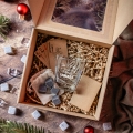 Szklanka do Whisky z Grawerem - Prezent na Święta dla Faceta - Świąteczny Zestaw Prezentowy - Szklanka + Karty do Gry + Kostki Chłodzące - Wesołej Whisky