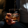 Szklanka do Whisky z Grawerem - Prezent na Święta dla Faceta - Świąteczny Zestaw Prezentowy - Szklanka + Karty do Gry + Kostki Chłodzące - Świąteczna Whisky