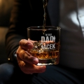 Szklanka do Whisky z Grawerem - Prezent na Dzień Ojca - Zestaw Prezentowy dla Taty - Szklanka + Karty do Gry + Kostki Chłodzące - The Best DAD