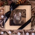 Szklanka do Whisky z Grawerem - Prezent na Dzień Chłopaka  - Zestaw Prezentowy dla Faceta - Szklanka + Karty do Gry + Kostki Chłodzące - Facet Nie Kaktus