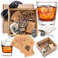 Szklanka do Whisky z Grawerem - Prezent na Dzień Chłopaka  - Zestaw Prezentowy dla Faceta - Szklanka + Karty do Gry + Kostki Chłodzące - Zestaw Ratunkowy