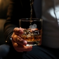 Szklanka do Whisky z Grawerem - Prezent na Walentynki dla Chłopaka - Zestaw Prezentowy na Walentynki - Szklanka + Karty do Gry + Kostki Chłodzące - Odciski Palców