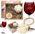Kieliszek do Wina z Grawerem - Prezent na Dzień Kobiet - Zestaw Prezentowy dla Żony - Kieliszek + Lusterko Bambusowe + Myjka do Kąpieli - Perfect Wife