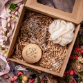 Kieliszek do Wina z Grawerem - Prośba o Świadkowanie - Zestaw Prezentowy Box dla Świadkowej - Kieliszek + Lusterko Bambusowe + Myjka do Kąpieli - Czy Zgodzisz się Zostać?