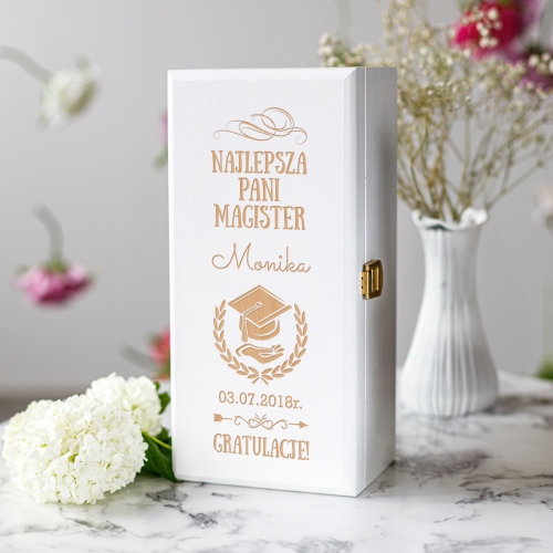  Skrzynka Na Alkohol z Grawerem dla Magistra - Prezent z Okazji Uzyskania Tytuły Magistra - Pani Magister 