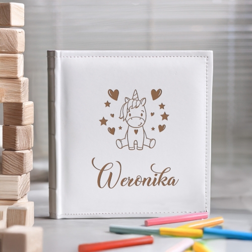 Album Biały Na Zdjęcia z Grawerem Prezent Dla Dziecka - Album na Zdjęcia Dziecka - Jednorożec