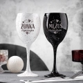 Kieliszki do Wina z Grawerem - Prezent dla Par - Kieliszek Biały i Czarny - Zestaw Prezentowy dla Pary - Prezent na Walentynki - Żonka/Mężuś