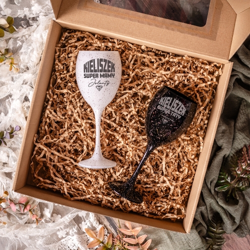 Kieliszki do Wina z Grawerem - Prezent dla Mamy i Taty - Kieliszek Biały i Czarny - Zestaw Prezentowy dla Rodziców - Super