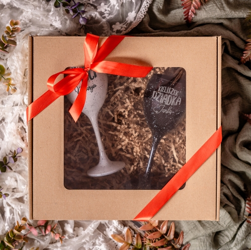 Kieliszki do Wina z Grawerem - Prezent dla Babci i Dziadka - Kieliszek Biały i Czarny - Zestaw Prezentowy dla Dziadków - Kieliszek