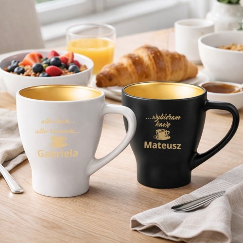 Zestaw Kubków z Grawerem - Prezent dla Par - Kubki Biały i Czarny - Zestaw Prezentowy dla Pary - Prezent na Walentynki - Wybieram Kawę
