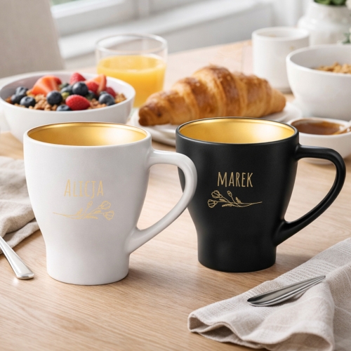 Zestaw Kubków z Grawerem - Prezent dla Par - Kubki Biały i Czarny - Zestaw Prezentowy dla Pary - Prezent na Walentynki - Kwiaty