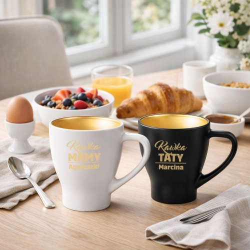 Zestaw Kubków z Grawerem - Prezent dla Mamy i Taty - Kubki Biały i Czarny - Zestaw Prezentowy dla Rodziców - Prezent Dla Mamy i Taty - Kawka