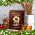 Karafka na whisky z grawerem i szklanki na święta w skrzynce ciemny brąz