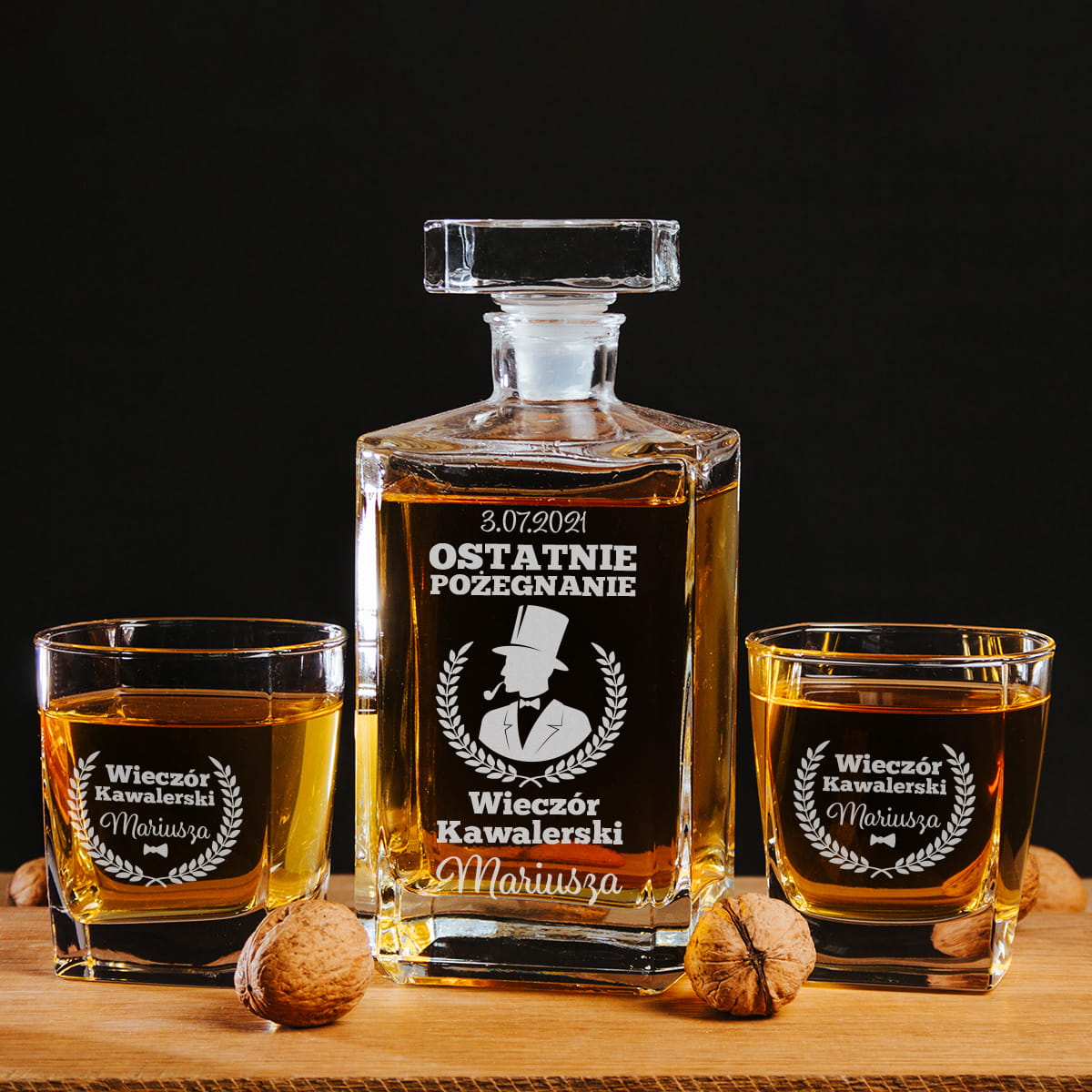Karafka z  grawerem i 2 szklanki na whisky na wieczór kawalerski