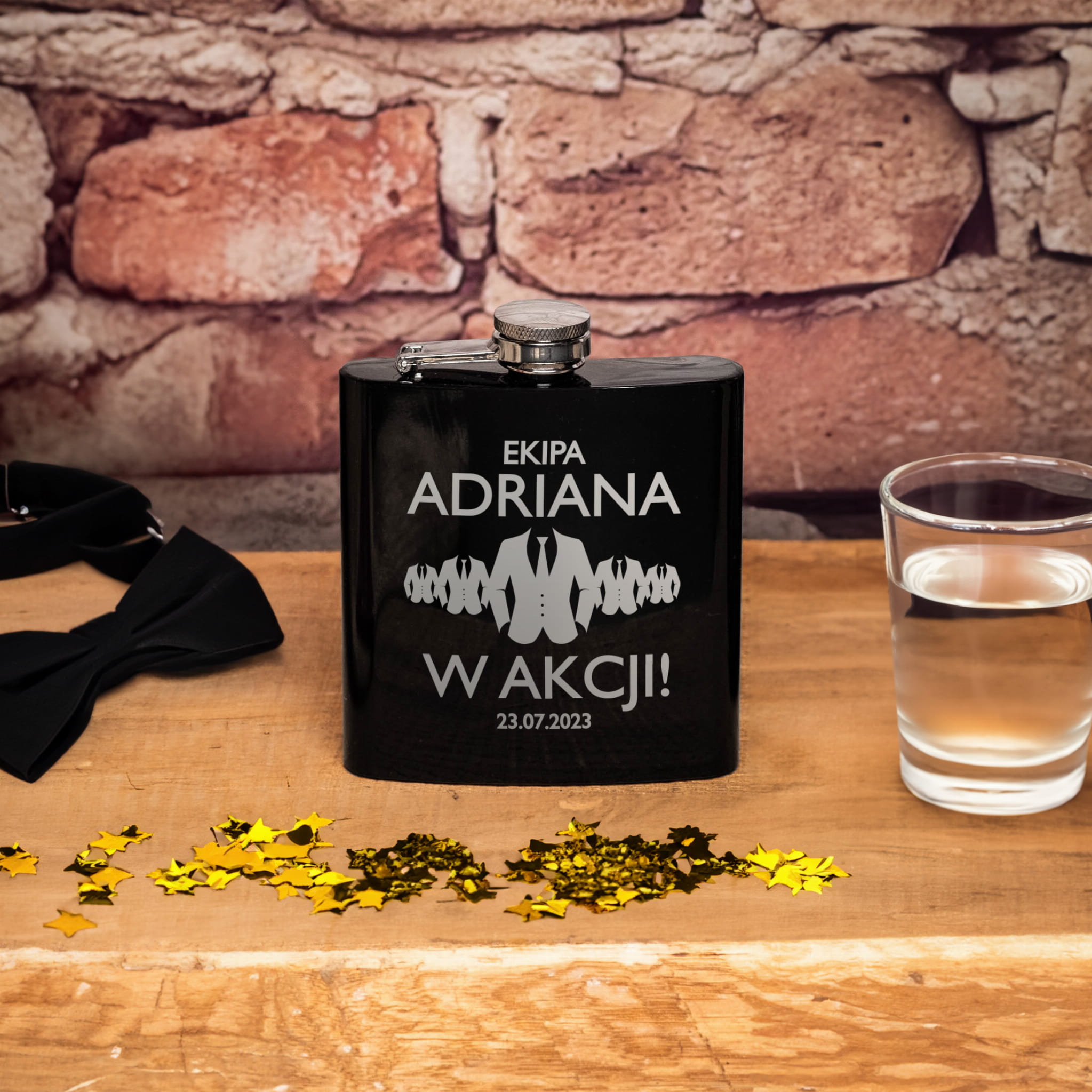 Piersiówka z Grawerem na Kawalerski - Prezent na Wieczór Kawalerski - Ekipa w Akcji