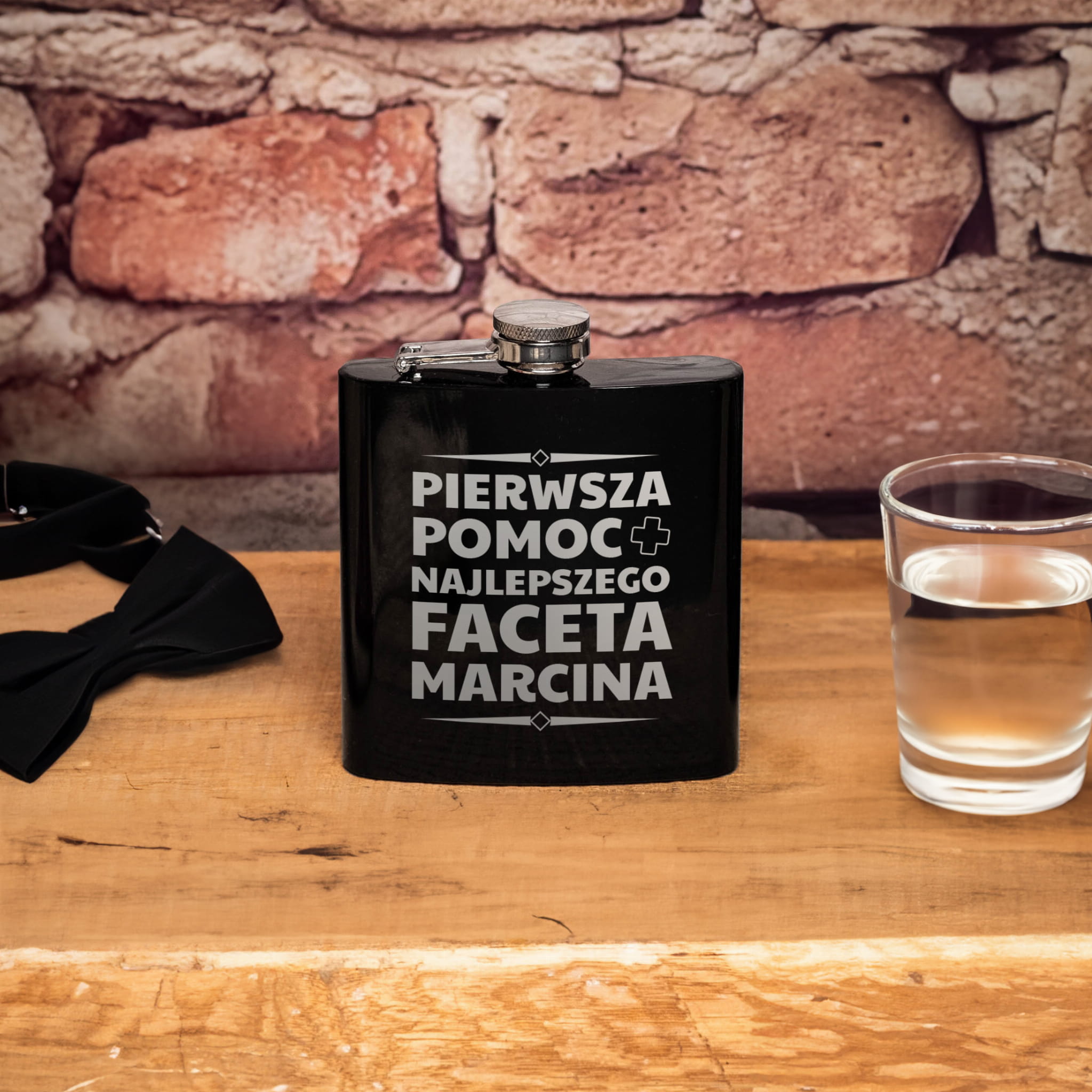 Piersiówka z Grawerem dla Chłopaka - Prezent na Dzień Chłopaka Walentynki - Pierwsza Pomoc Faceta