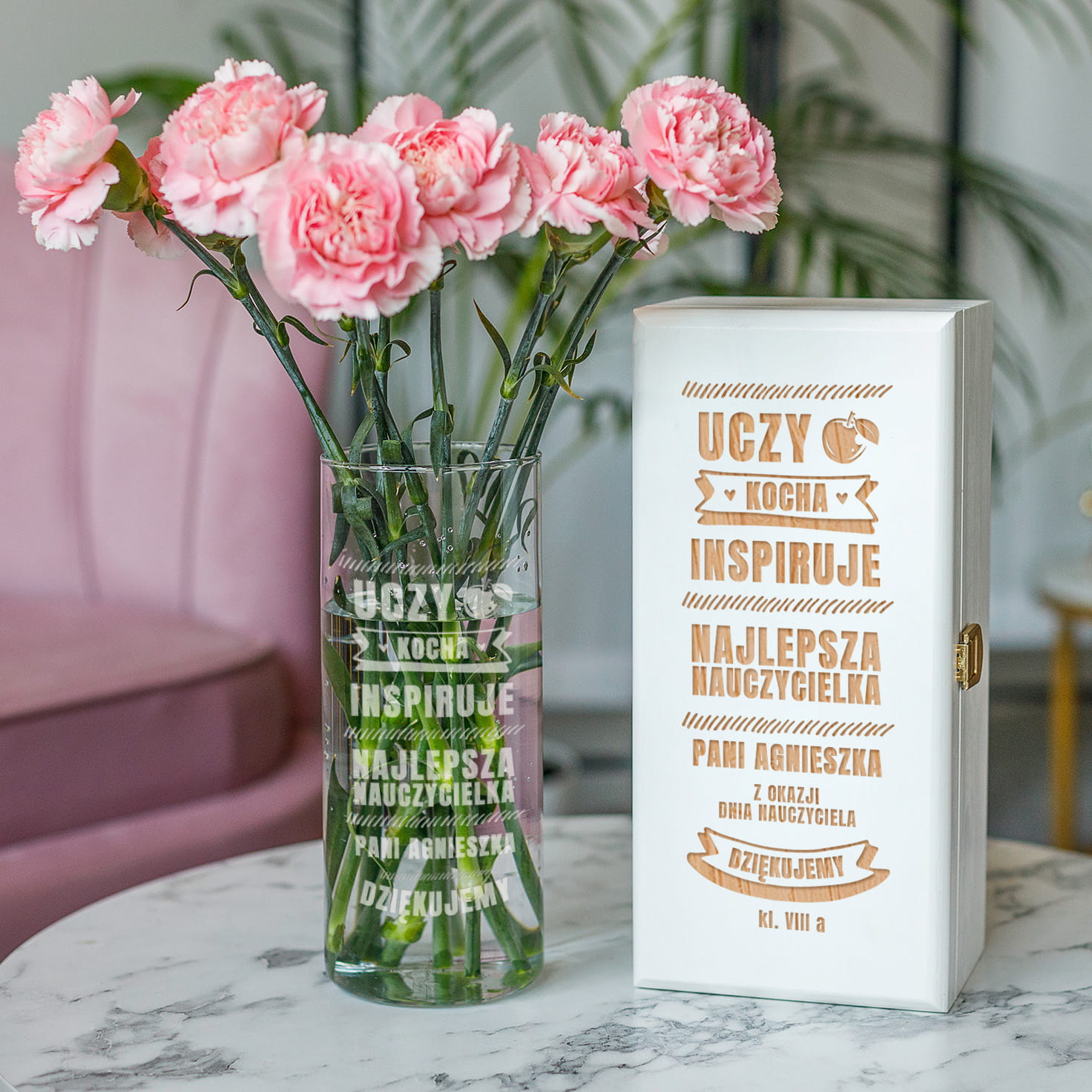 Wazon z Grawerem w Skrzynce dla Nauczycielki - Prezent na Dzień Nauczyciela  - Uczy Kocha Inspiruje