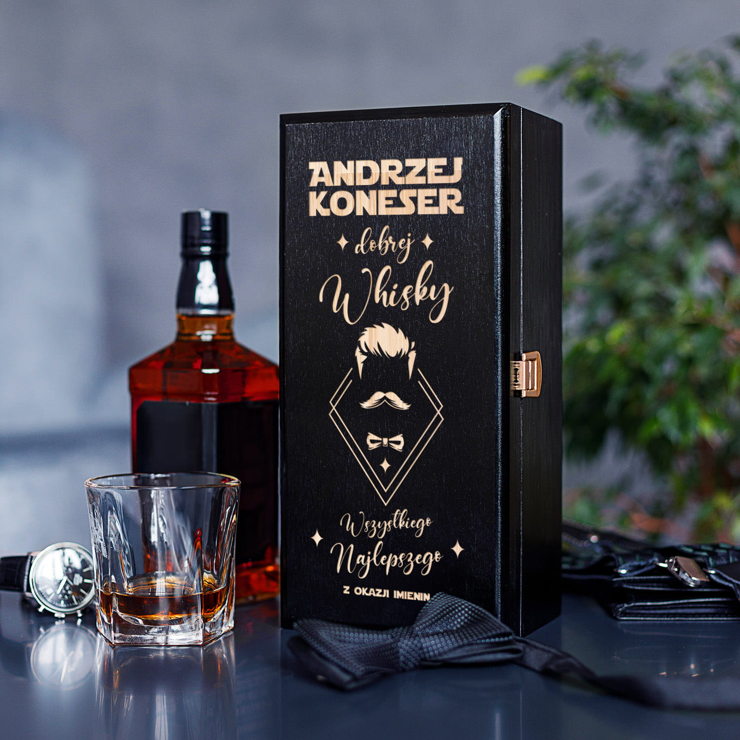 Skrzynka na Alkohol z Grawerem -  Prezent na Andrzejki na Imieniny - Koneser Dobrej Whisky