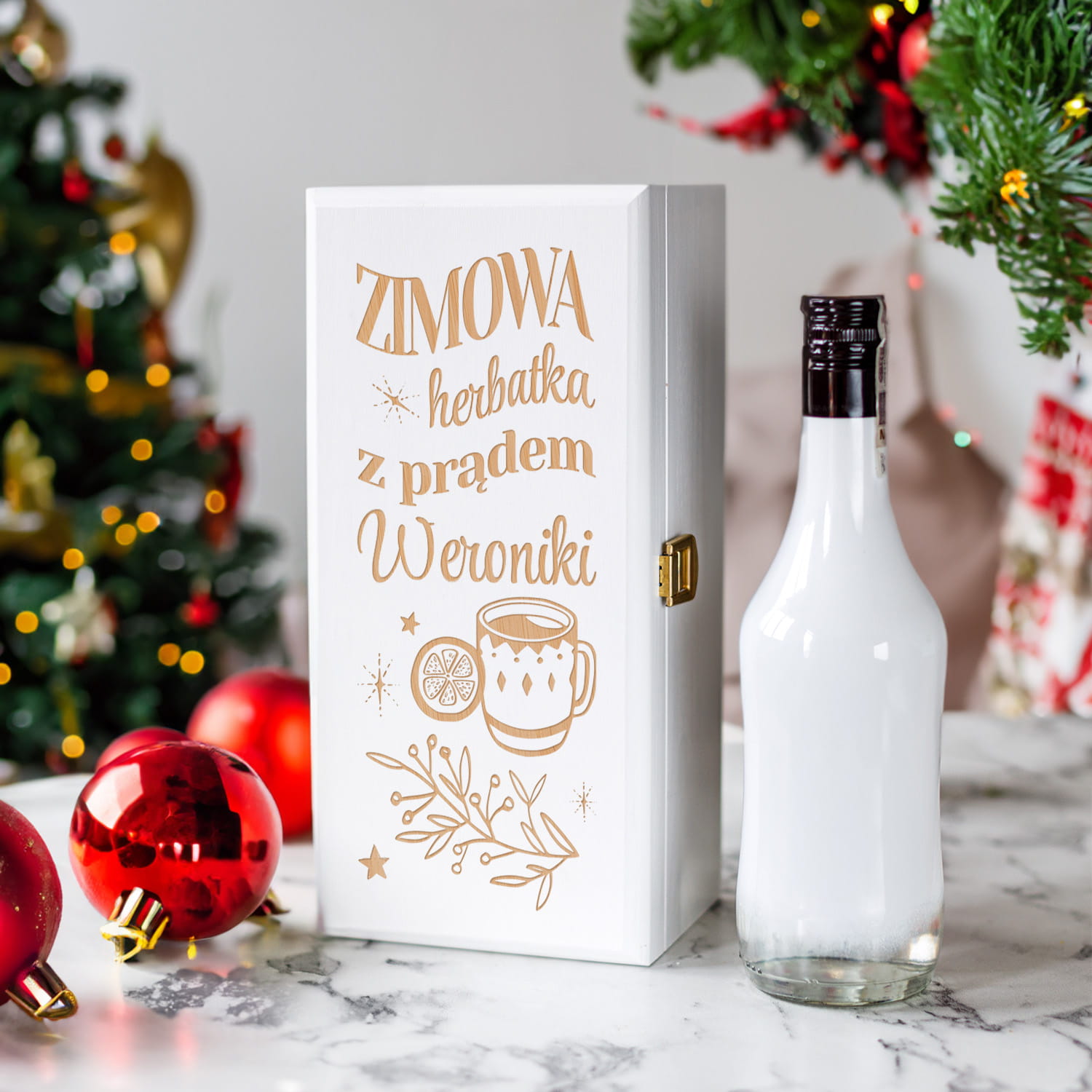Skrzynka Biała na Alkohol Prezent na Święta - Prezent Świąteczny Skrzynka na Nalewkę - Zimowa Herbatka z Prądem